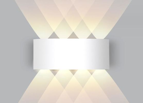 装飾的な屋外 LED 壁掛け灯 3500K 暖かい白色 庭園用